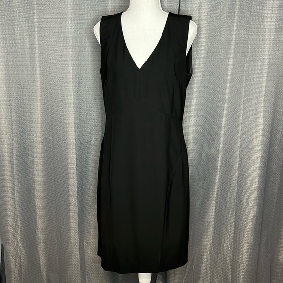 ANN TAYLOR SIMPLE BLACK SLEEVELESS DRESS SIZE 8 - Picture 1 of 9